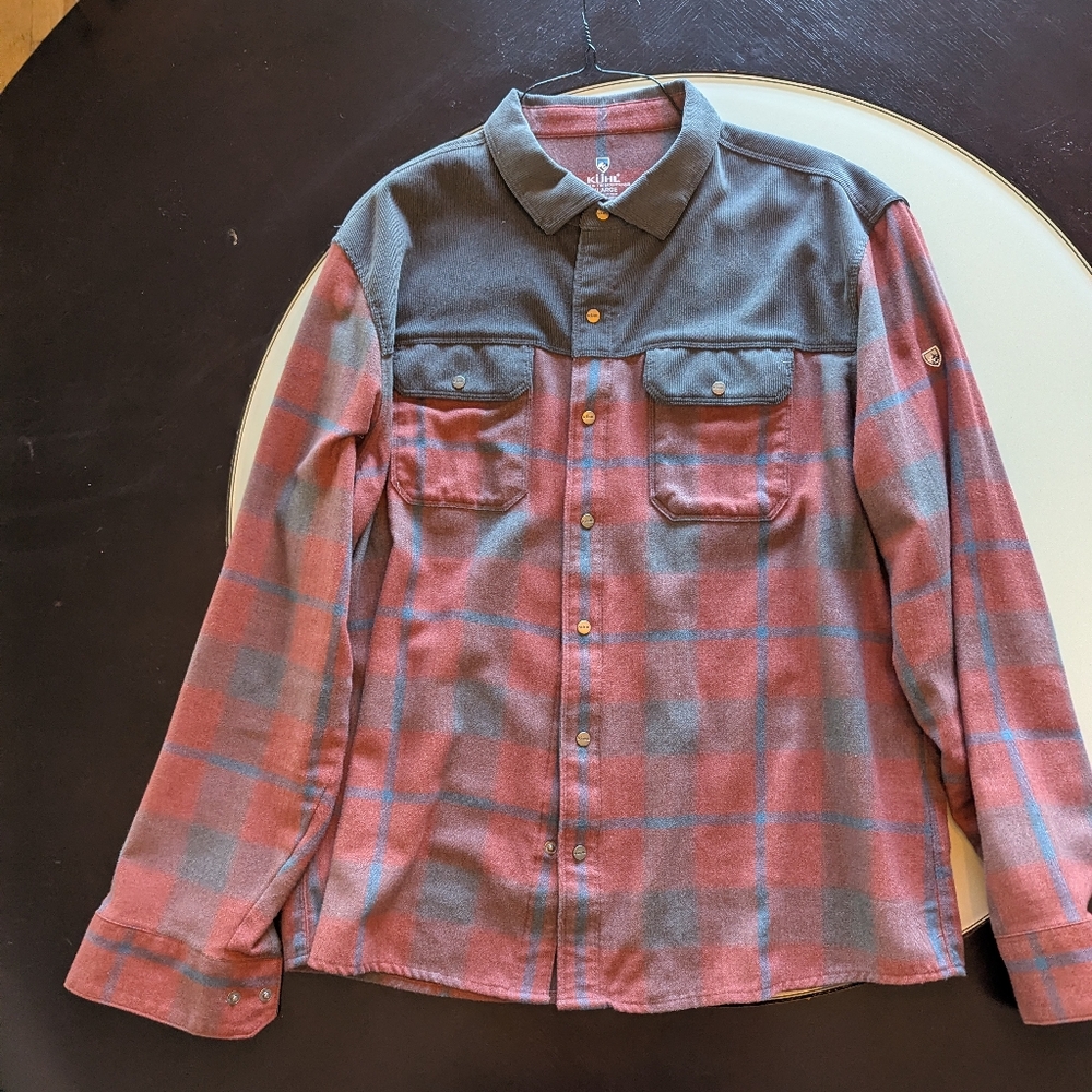 Men's Gray and Red Plaid Shirt